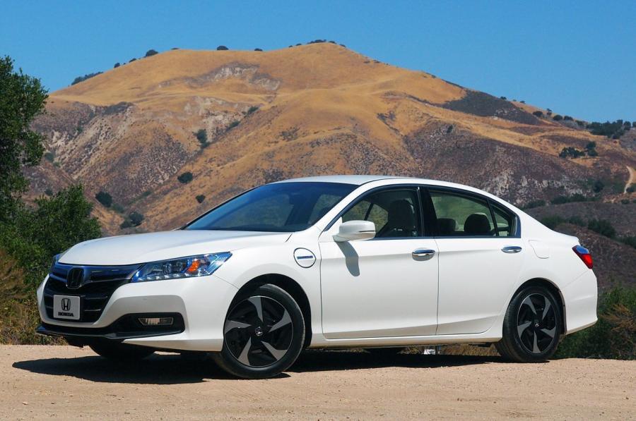  Honda Accord Plug-In Hybrid 2014 года  (фото 109 из 109)